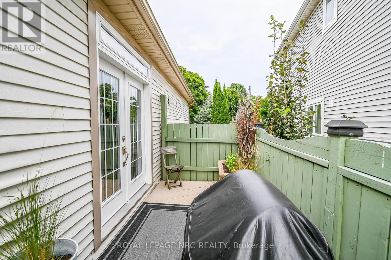 3328 Dustan Street Property Photo 11