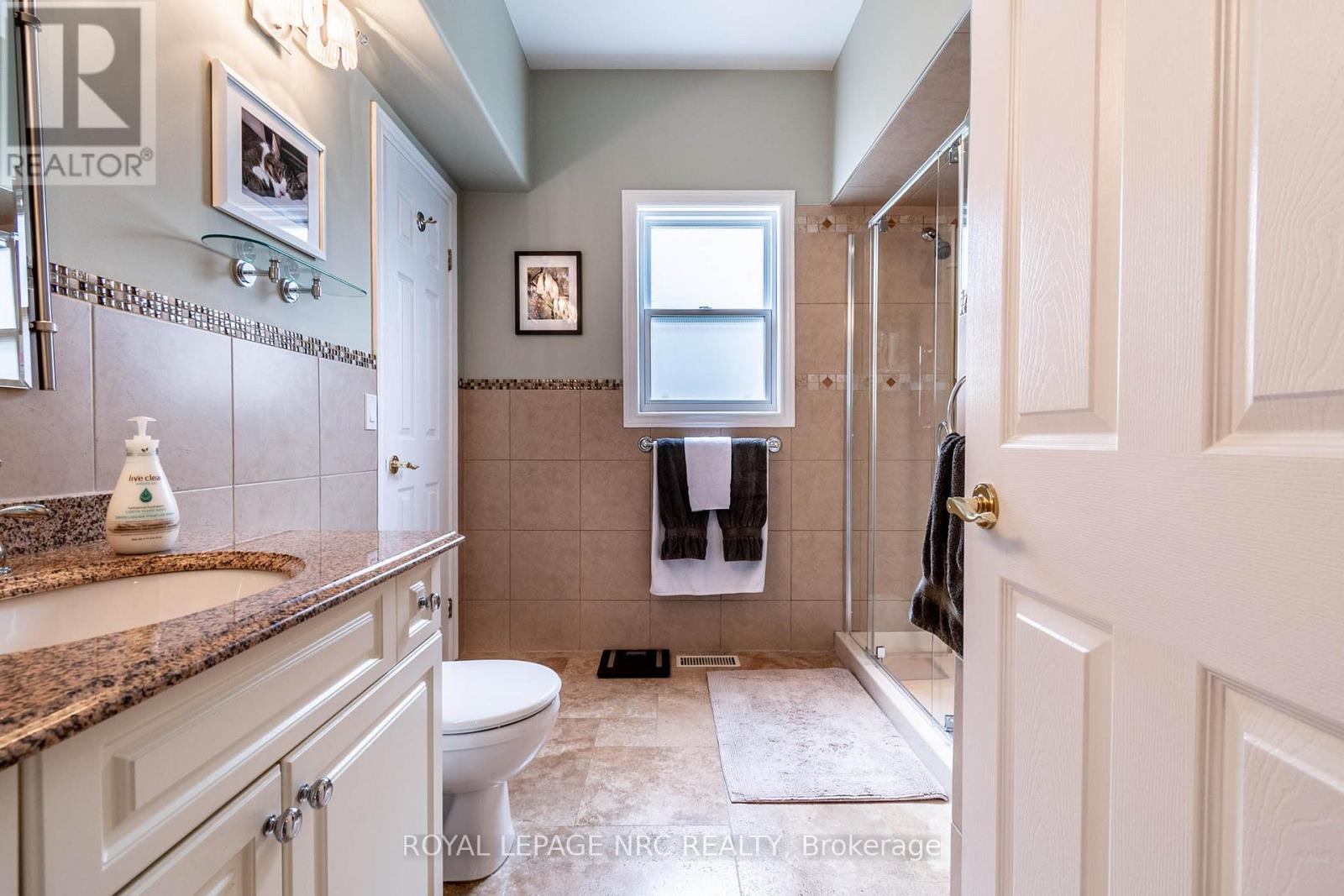 3328 Dustan Street Property Photo 28