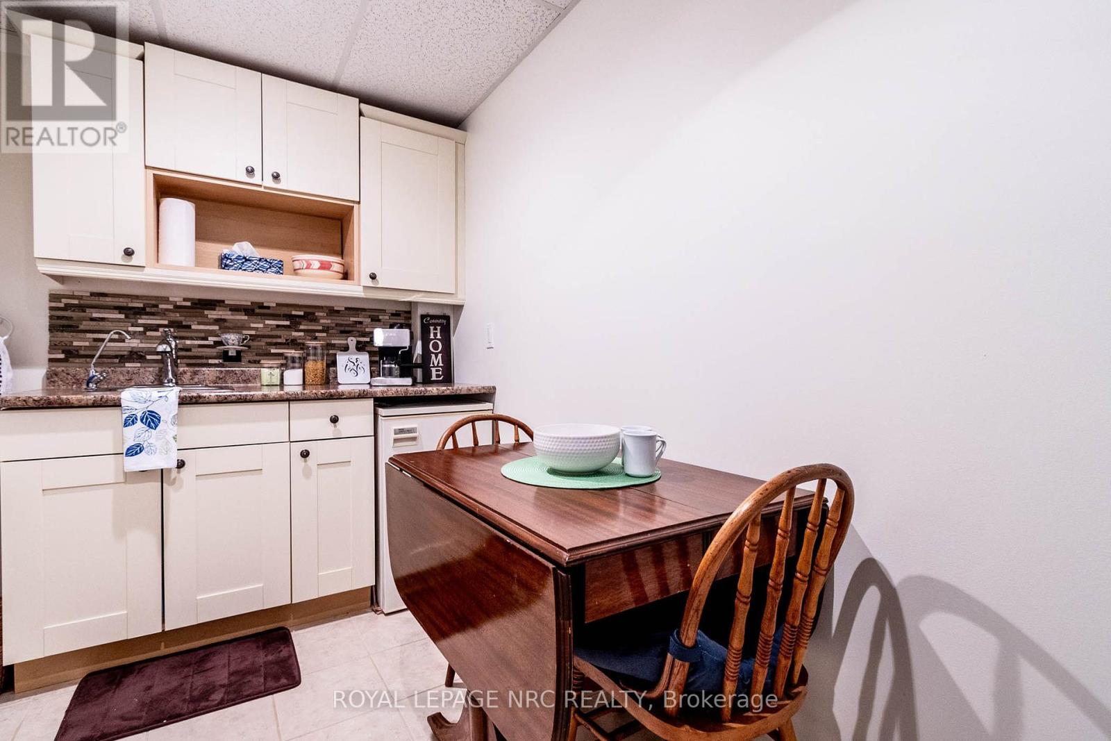 3328 Dustan Street Property Photo 33