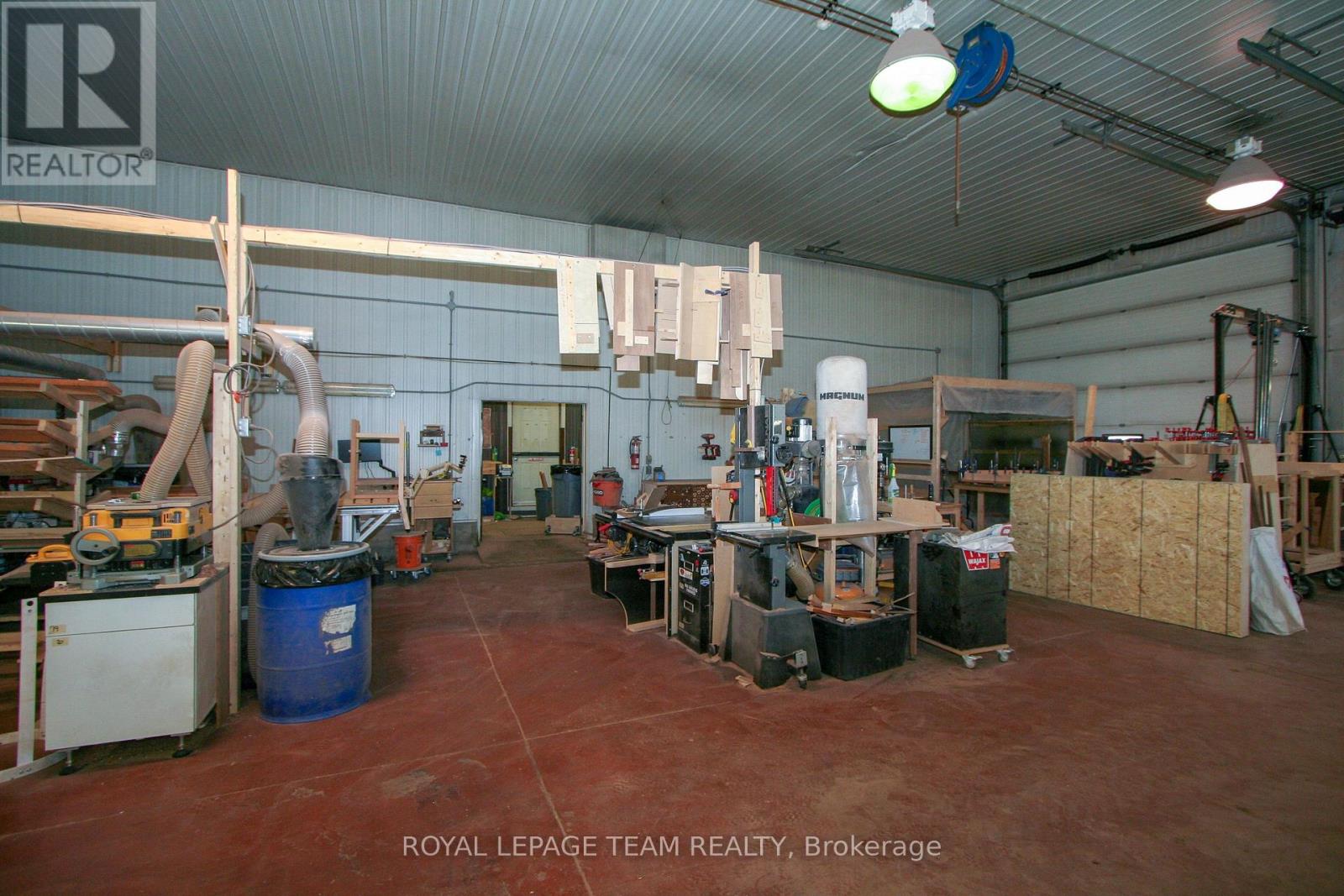 2302 9th Line Road Property Photo 4