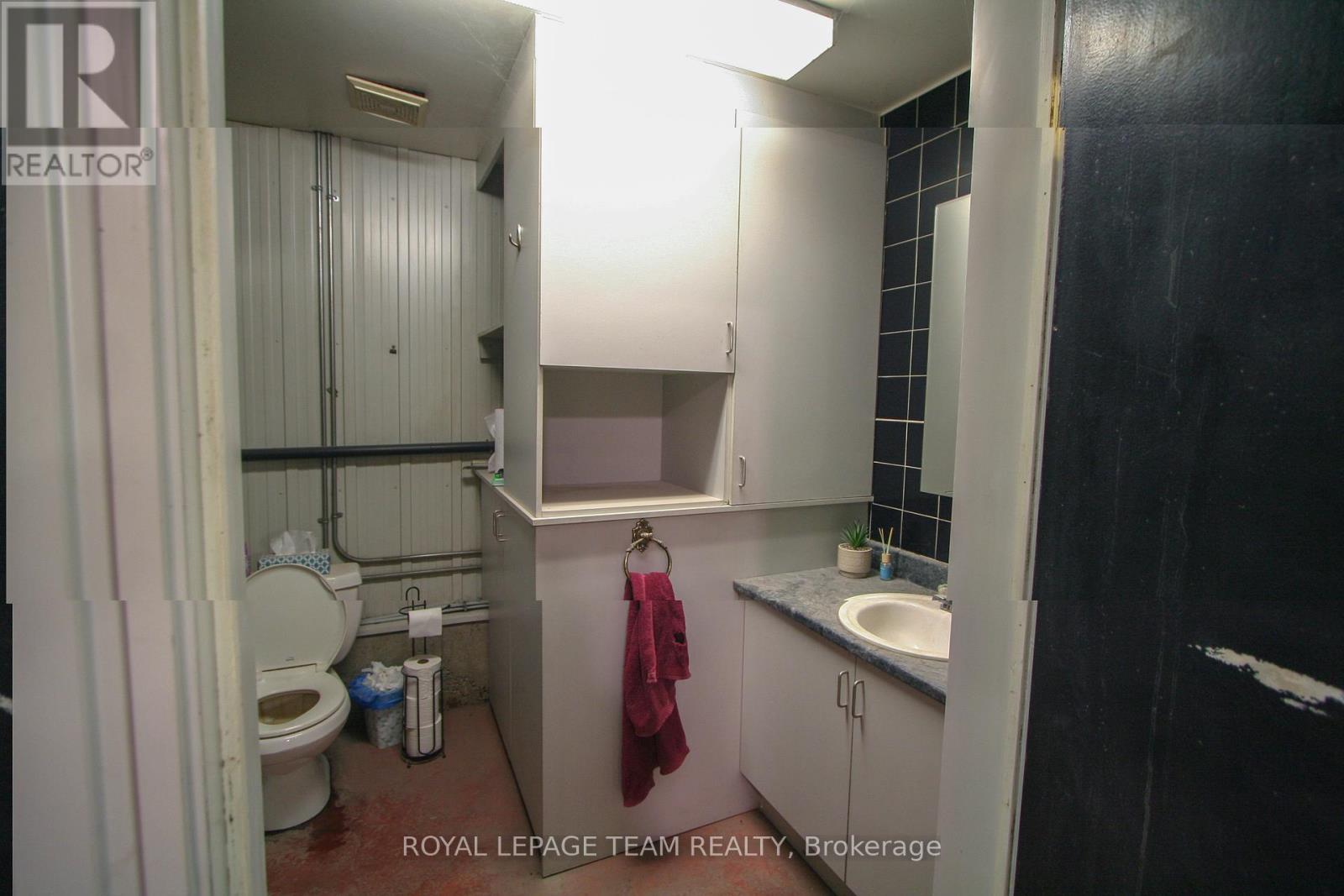 2302 9th Line Road Property Photo 5