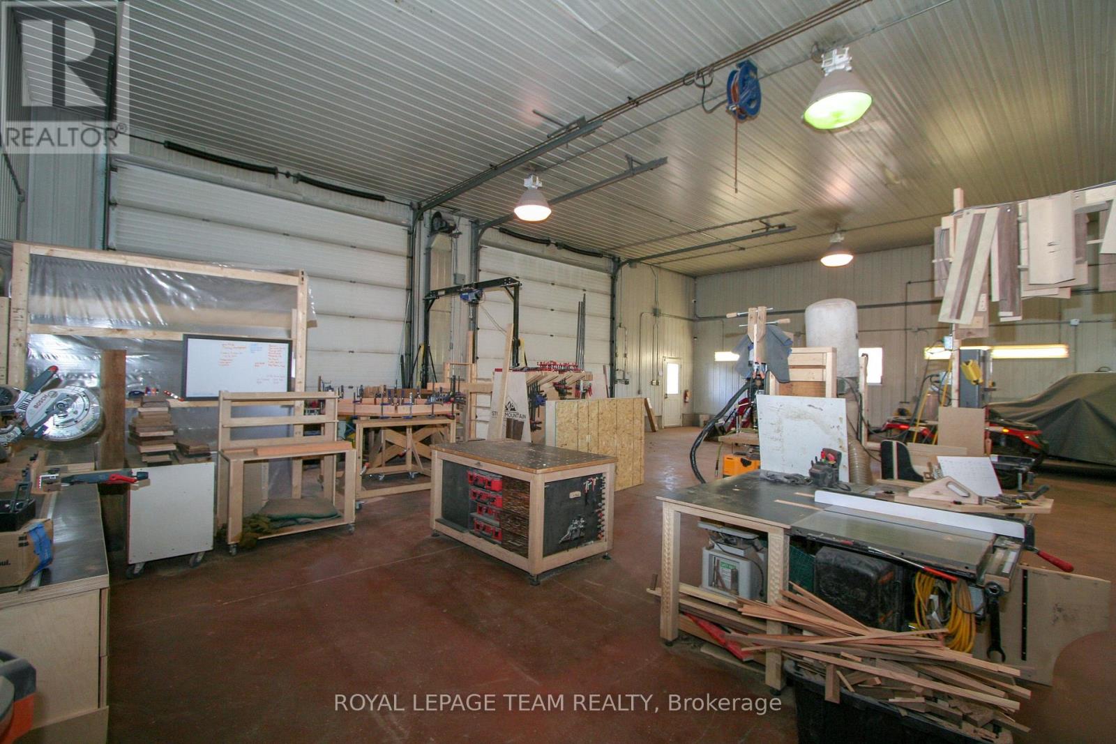 2302 9th Line Road Property Photo 8