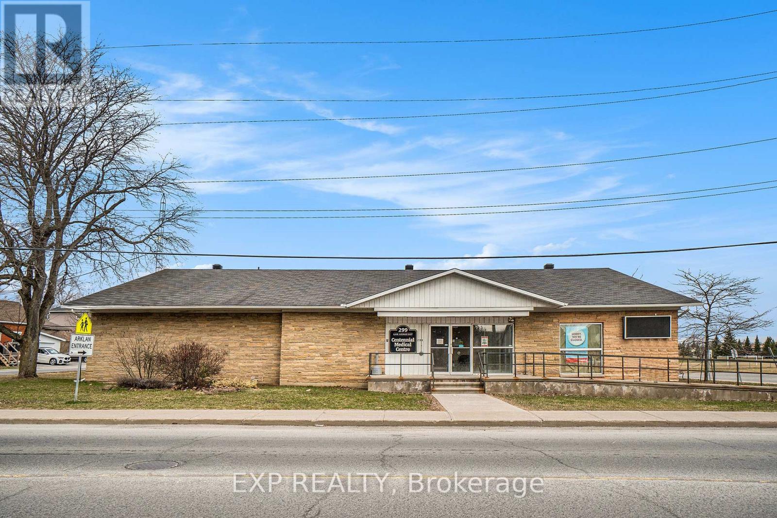 299 Lake Avenue E Property Photo 1