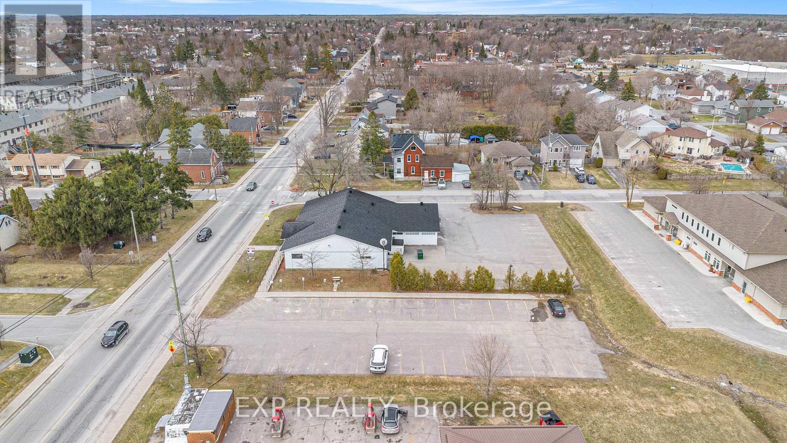 299 Lake Avenue E Property Photo 2