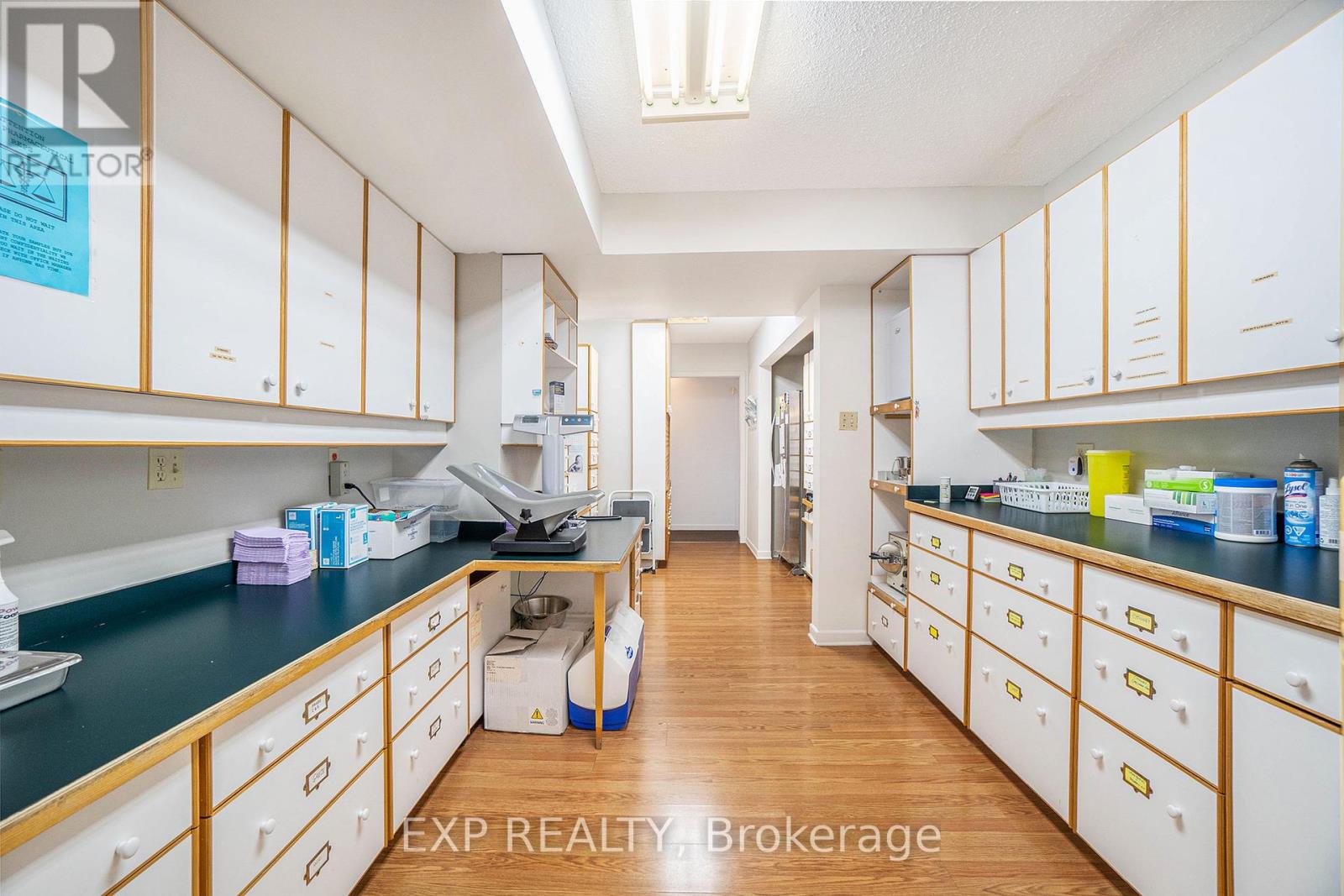 299 Lake Avenue E Property Photo 8