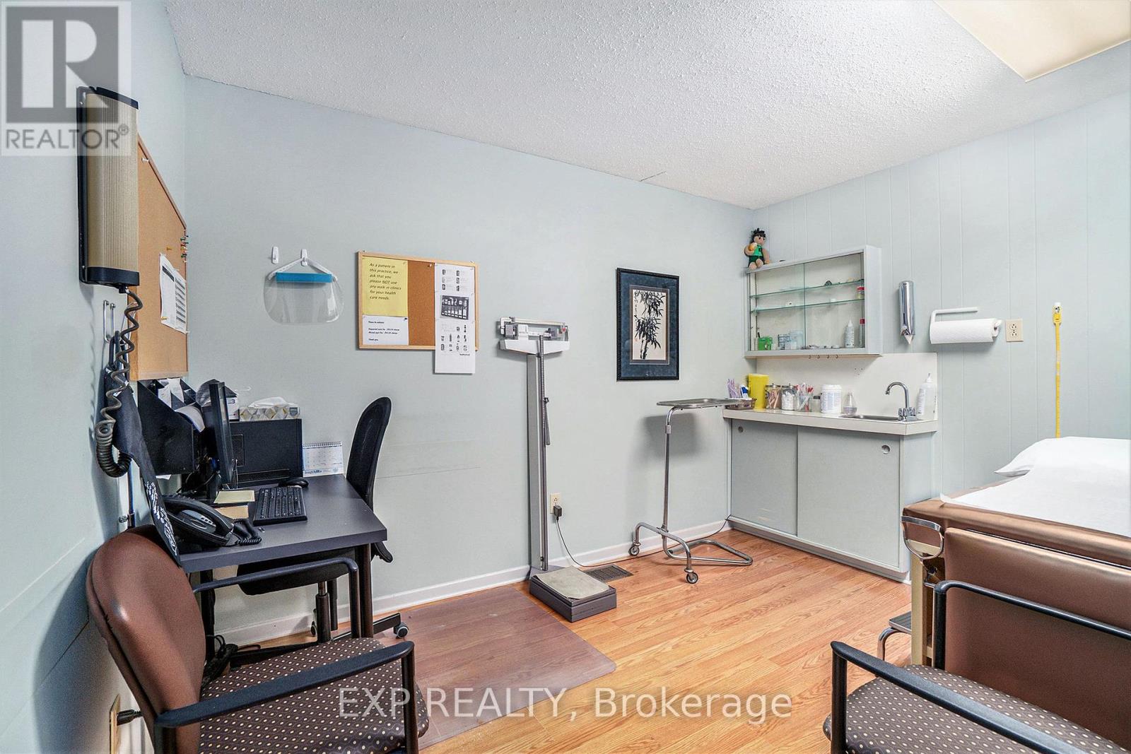 299 Lake Avenue E Property Photo 12
