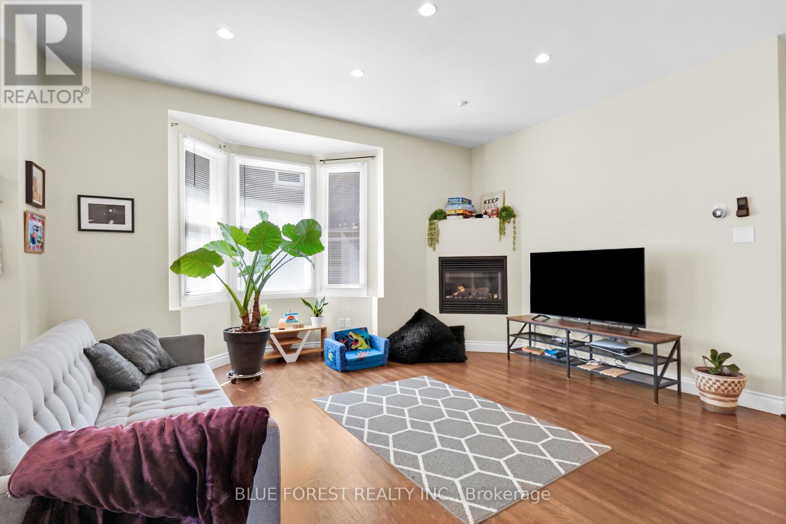 18 Belgrave Avenue Property Photo 30