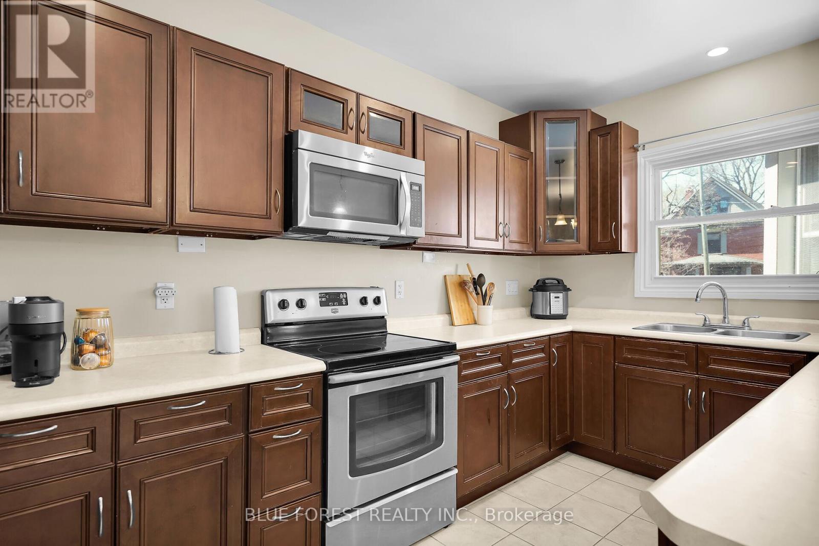 18 Belgrave Avenue Property Photo 37