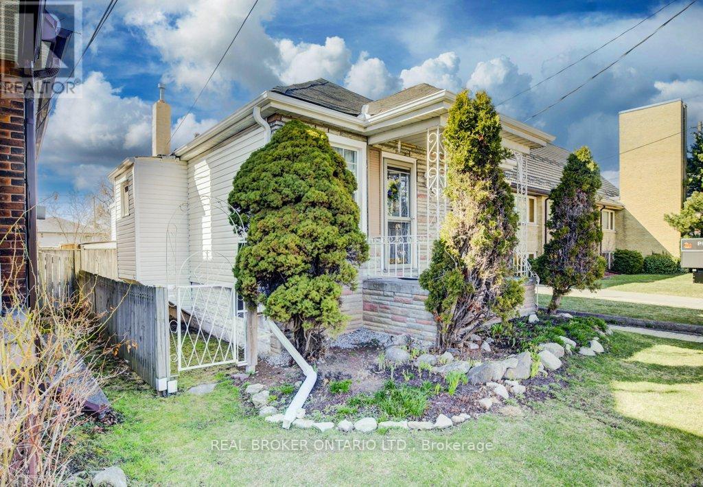 458 Upper Wentworth Street Property Photo 2