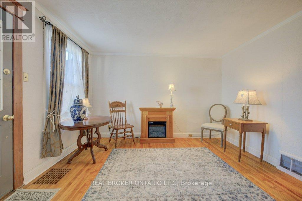 458 Upper Wentworth Street Property Photo 5