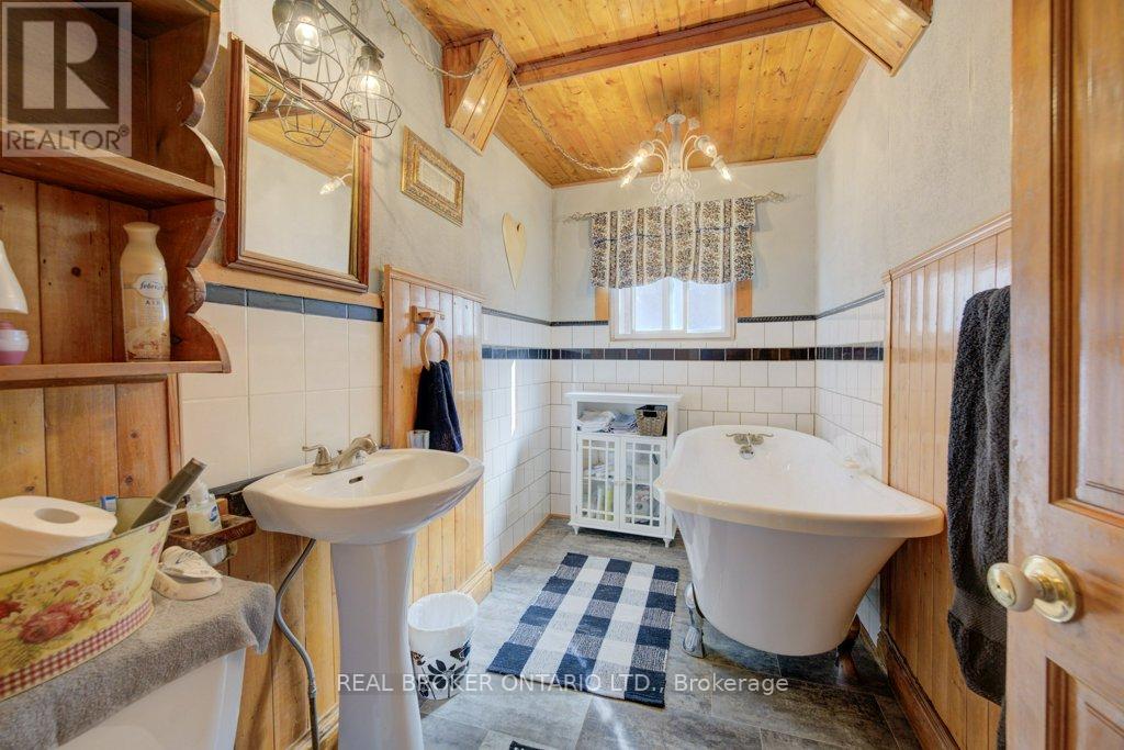 458 Upper Wentworth Street Property Photo 12