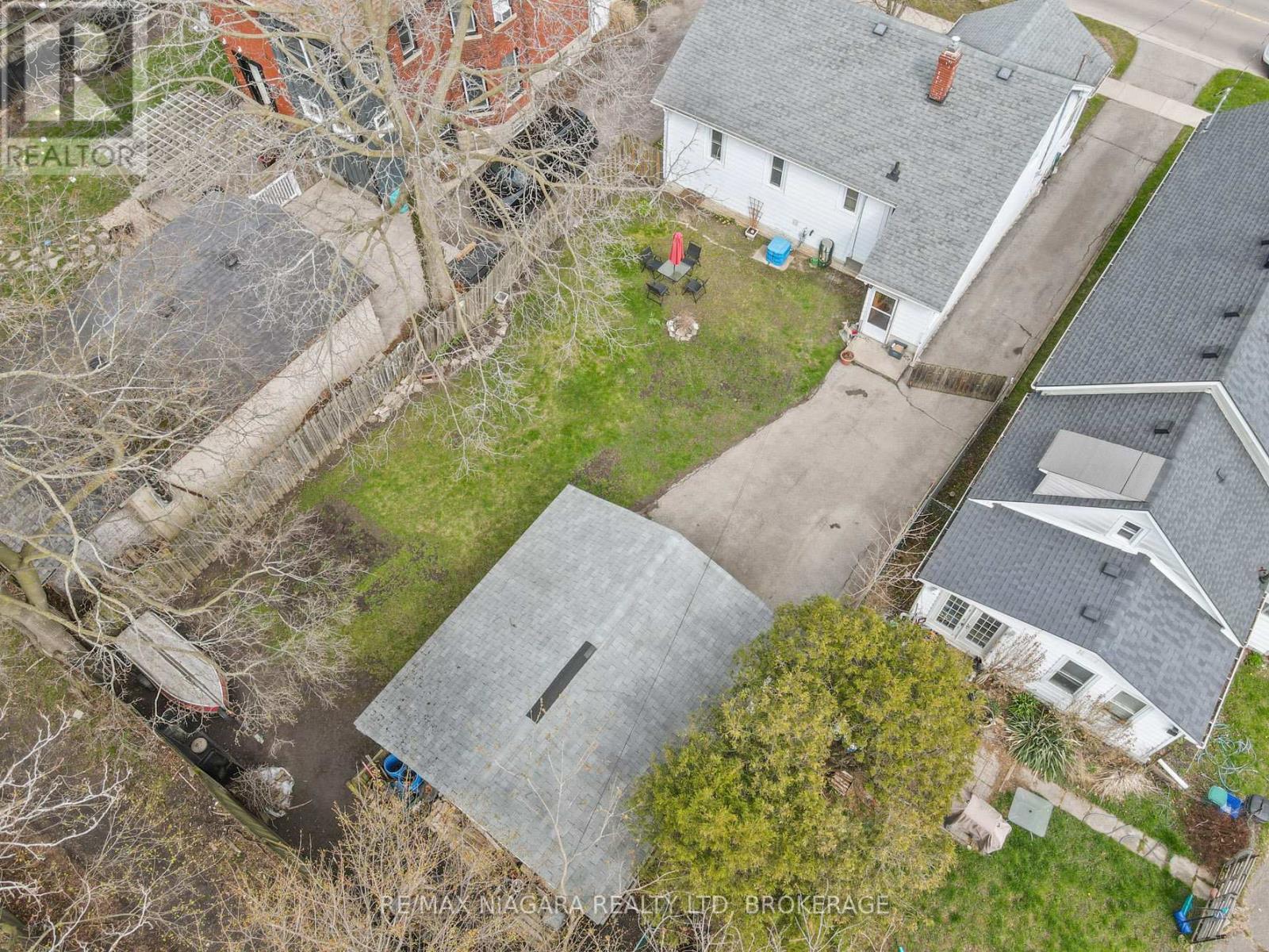 215 Phipps Street Property Photo 24