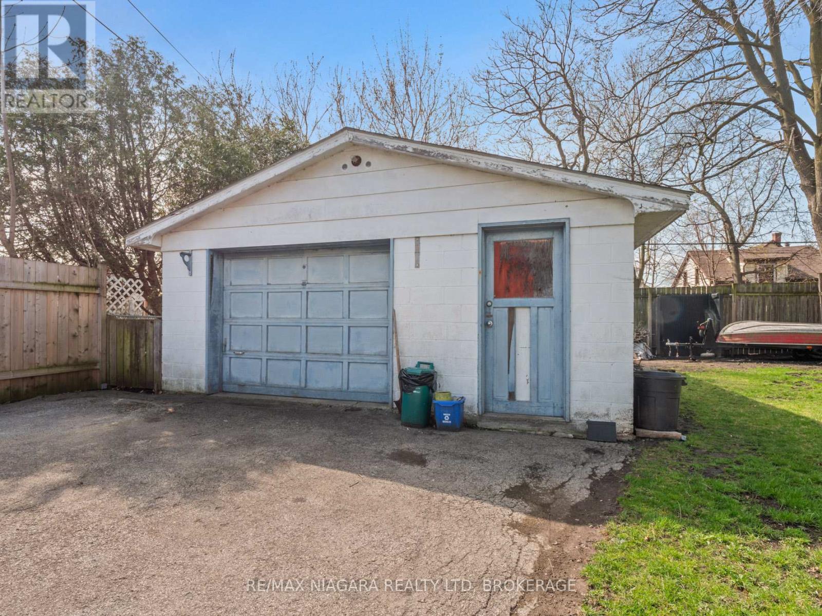 215 Phipps Street Property Photo 28