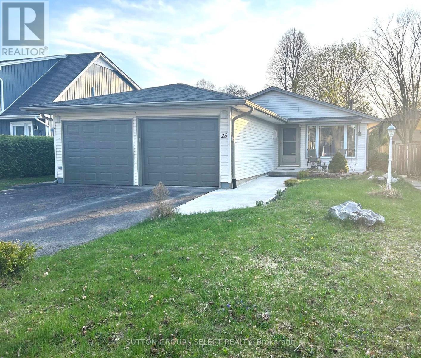 25 Cottonwood Crescent Property Photo 1