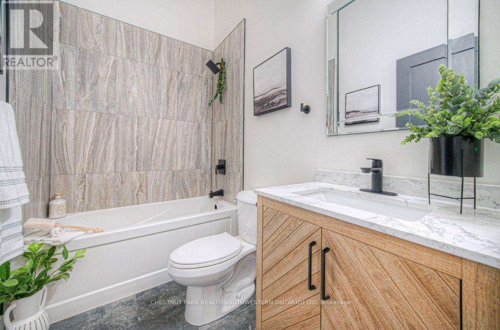 1 Bond Street Property Photo 14