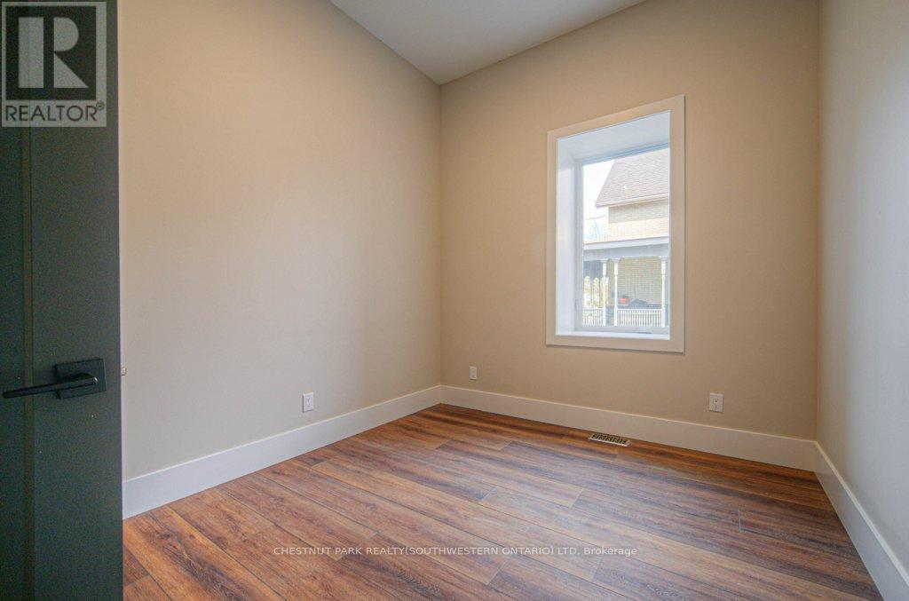 1 Bond Street Property Photo 16