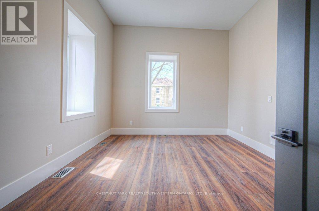 1 Bond Street Property Photo 18
