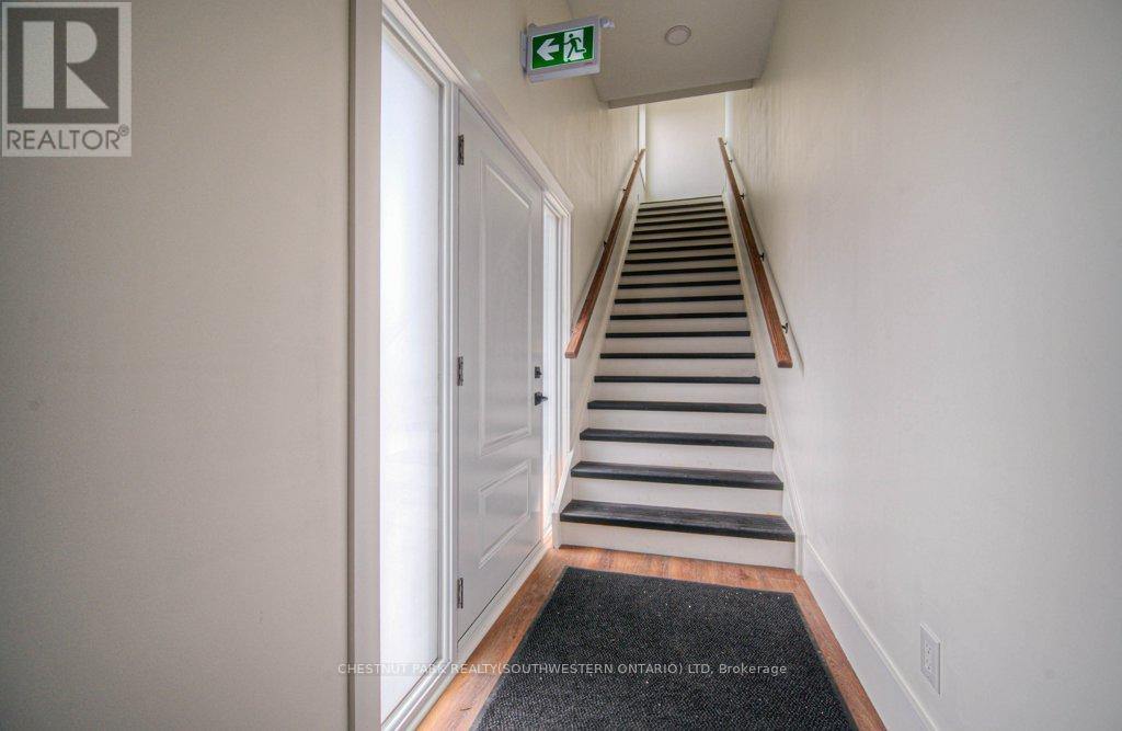 1 Bond Street Property Photo 21