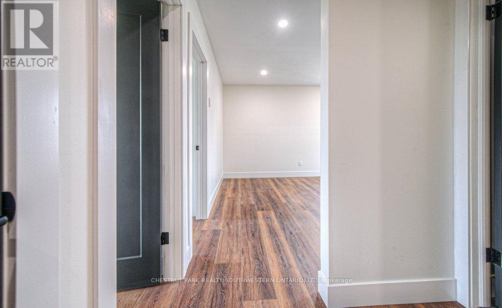 1 Bond Street Property Photo 23
