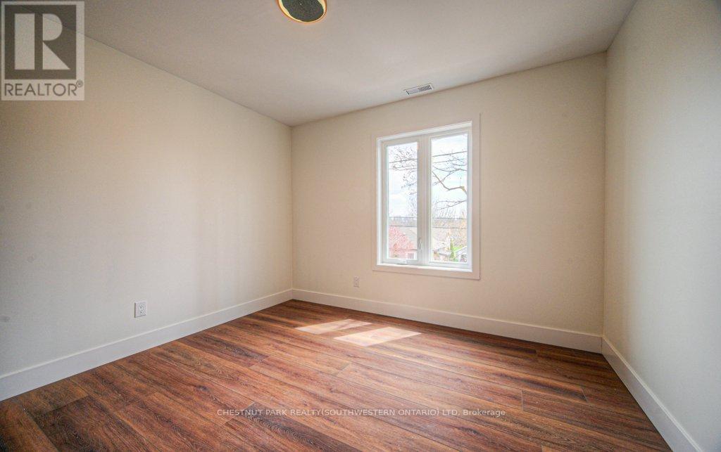 1 Bond Street Property Photo 25