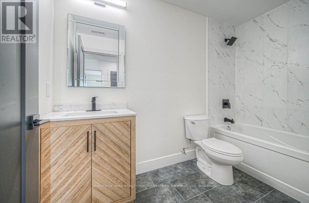 1 Bond Street Property Photo 26