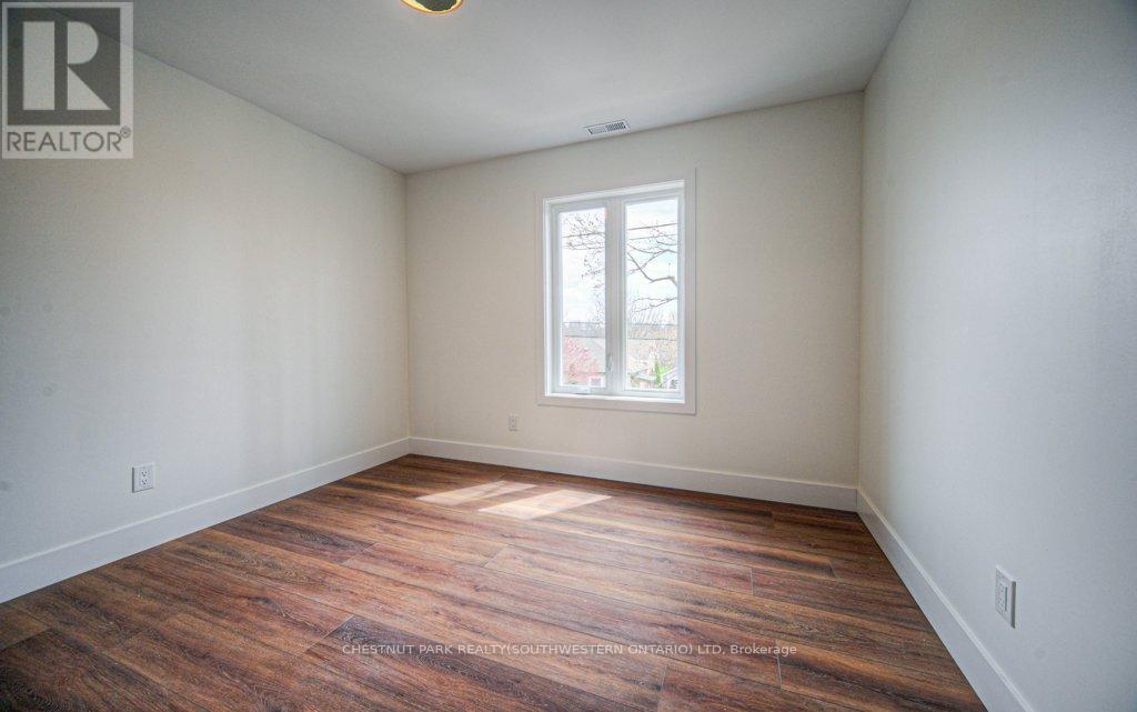 1 Bond Street Property Photo 27