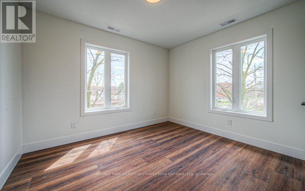 1 Bond Street Property Photo 28