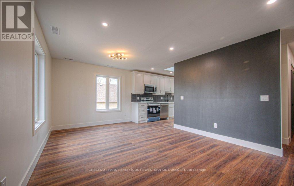 1 Bond Street Property Photo 29