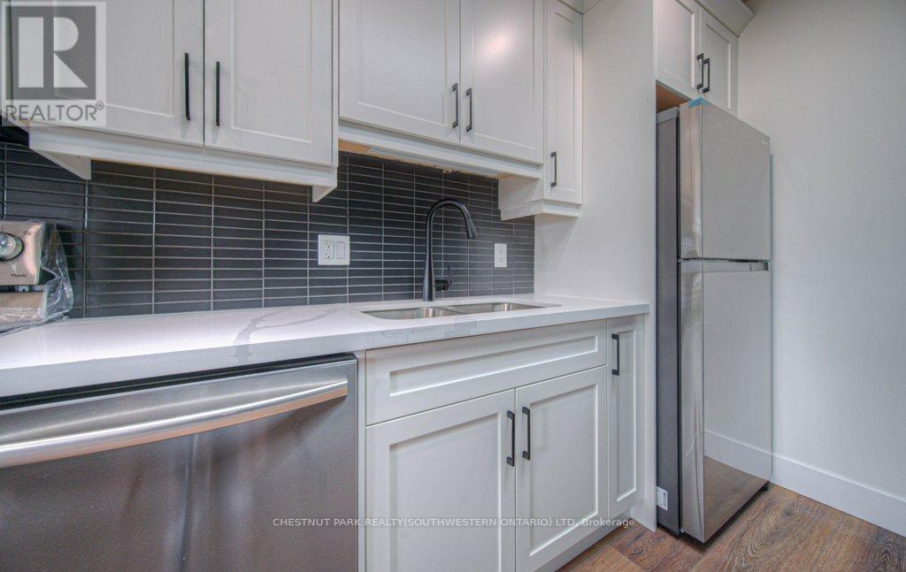 1 Bond Street Property Photo 32