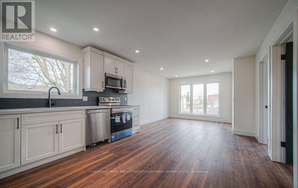 1 Bond Street Property Photo 35