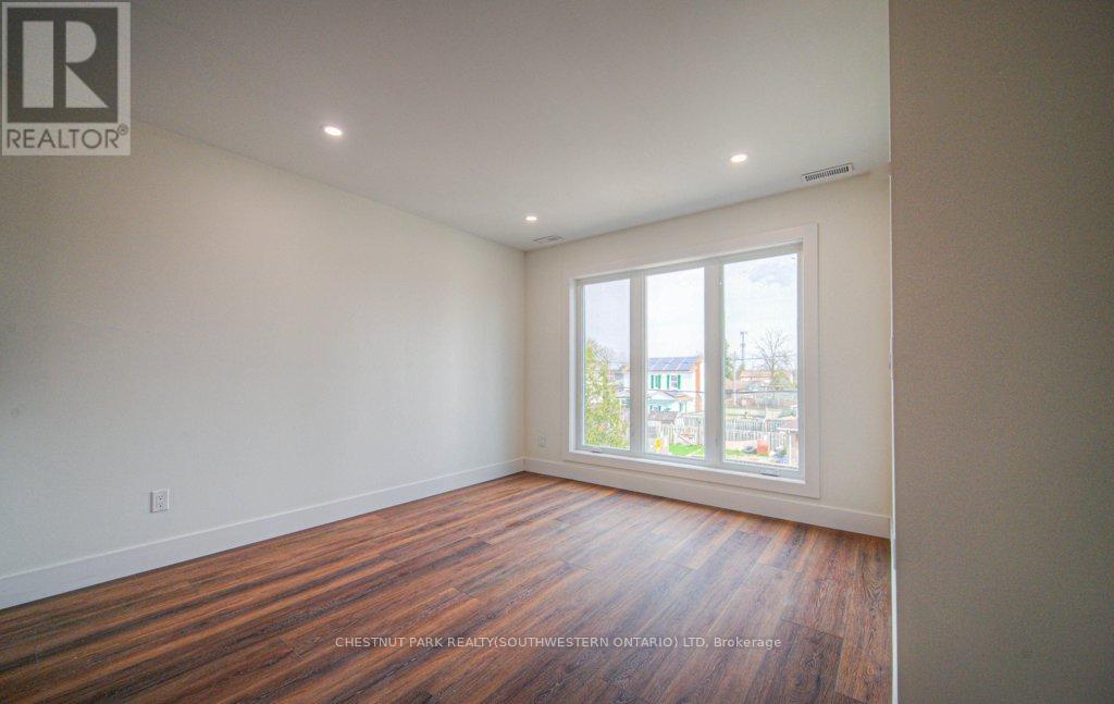 1 Bond Street Property Photo 38