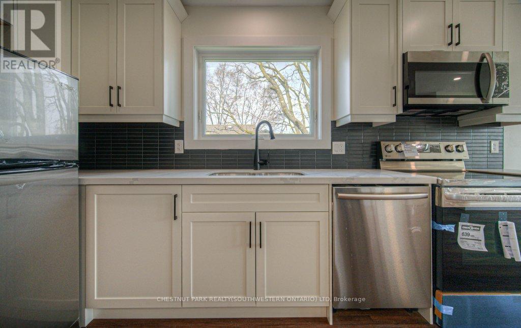 1 Bond Street Property Photo 41