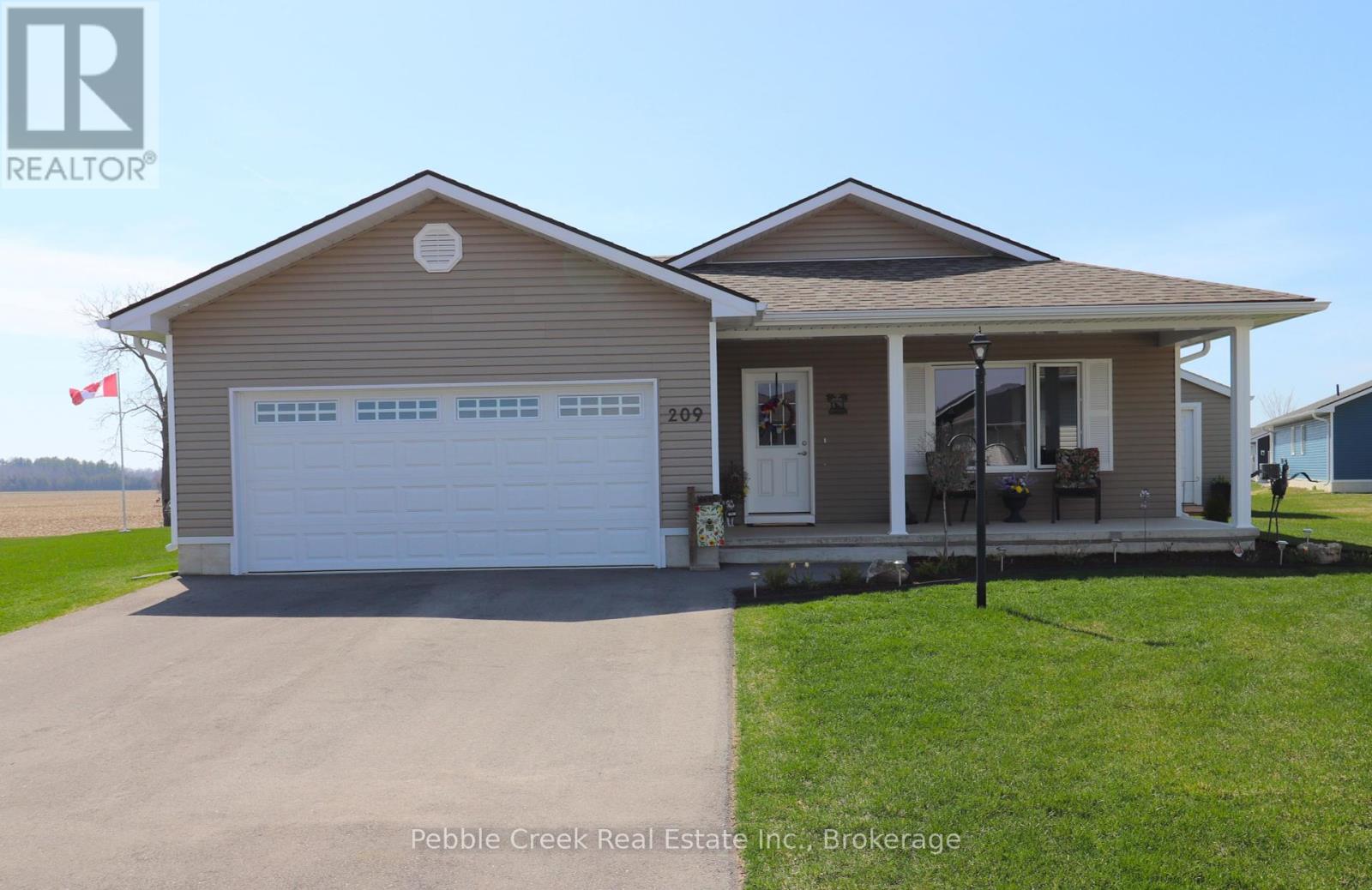 209 Lake Breeze Dr Property Photo