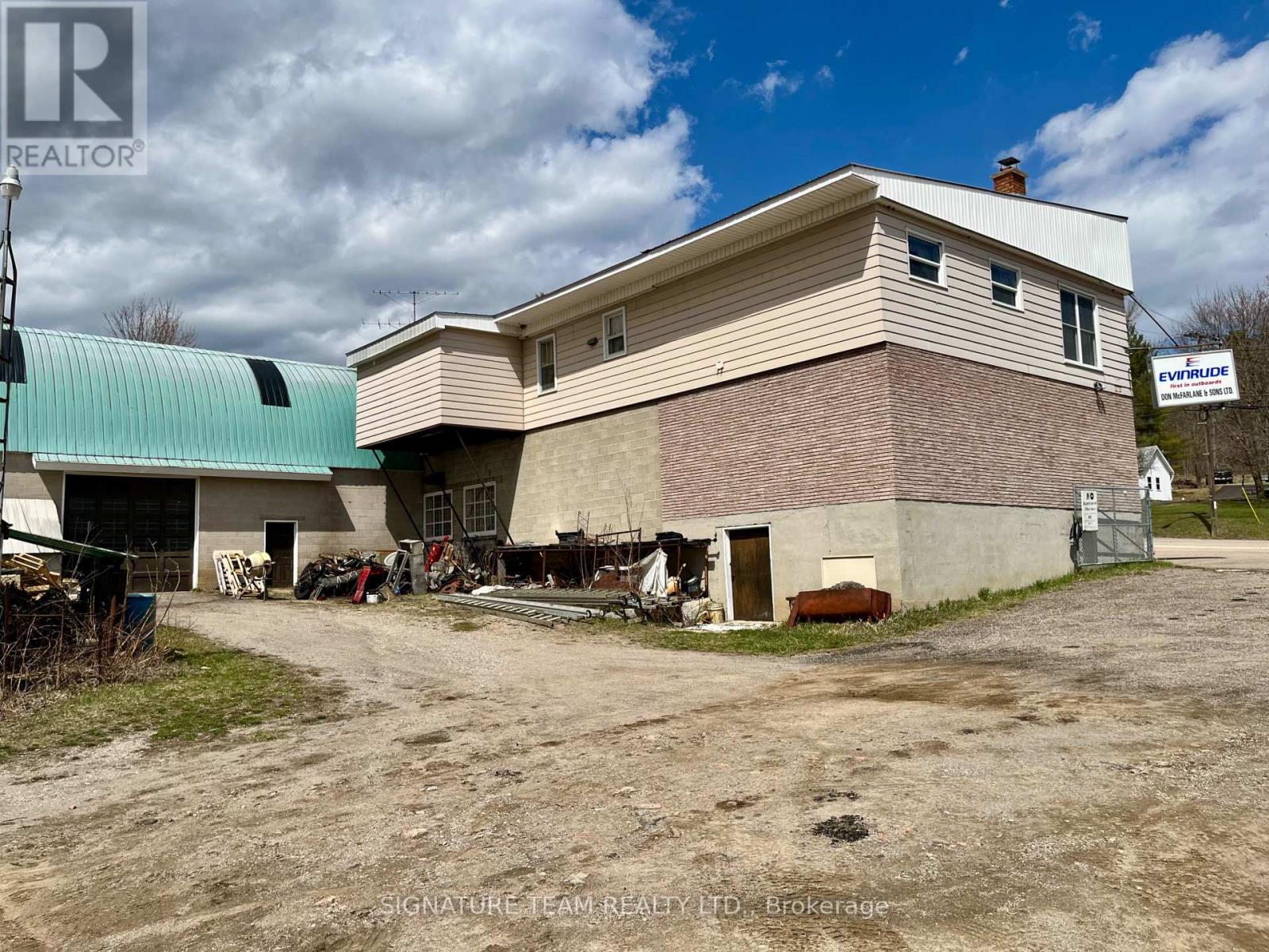 292 Bonnechere Street W Property Photo 2