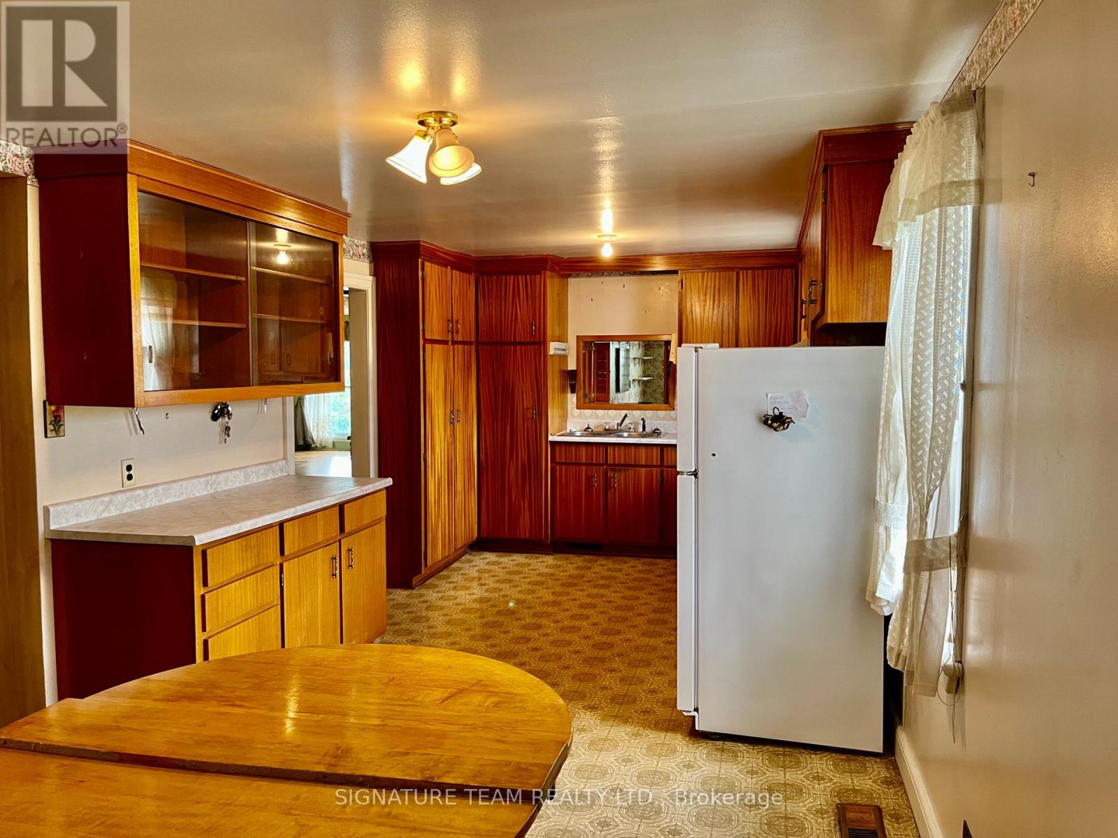 292 Bonnechere Street W Property Photo 5