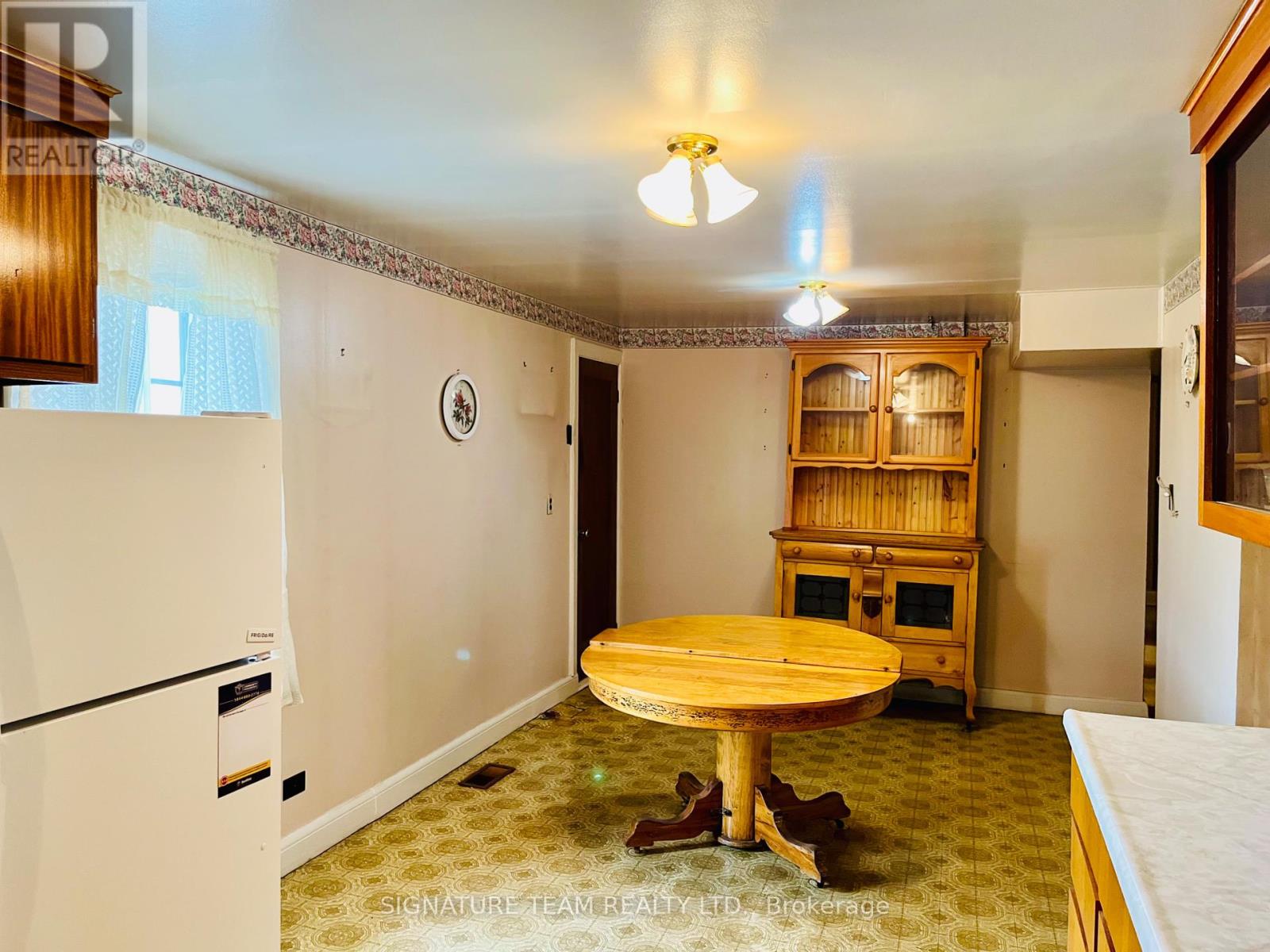292 Bonnechere Street W Property Photo 8
