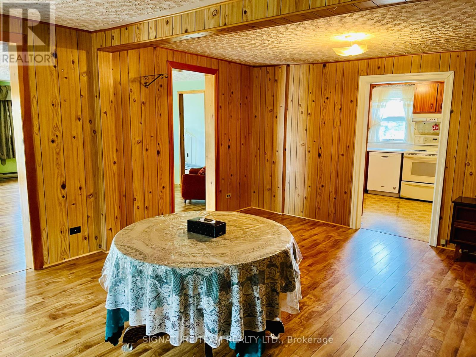 292 Bonnechere Street W Property Photo 10