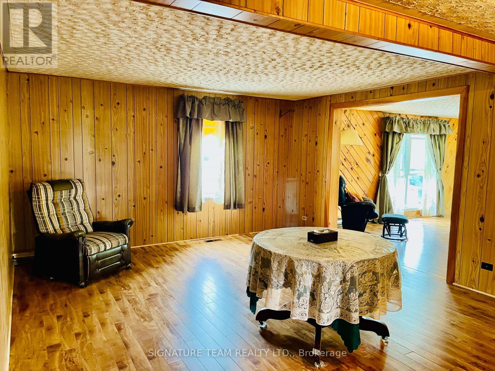 292 Bonnechere Street W Property Photo 11