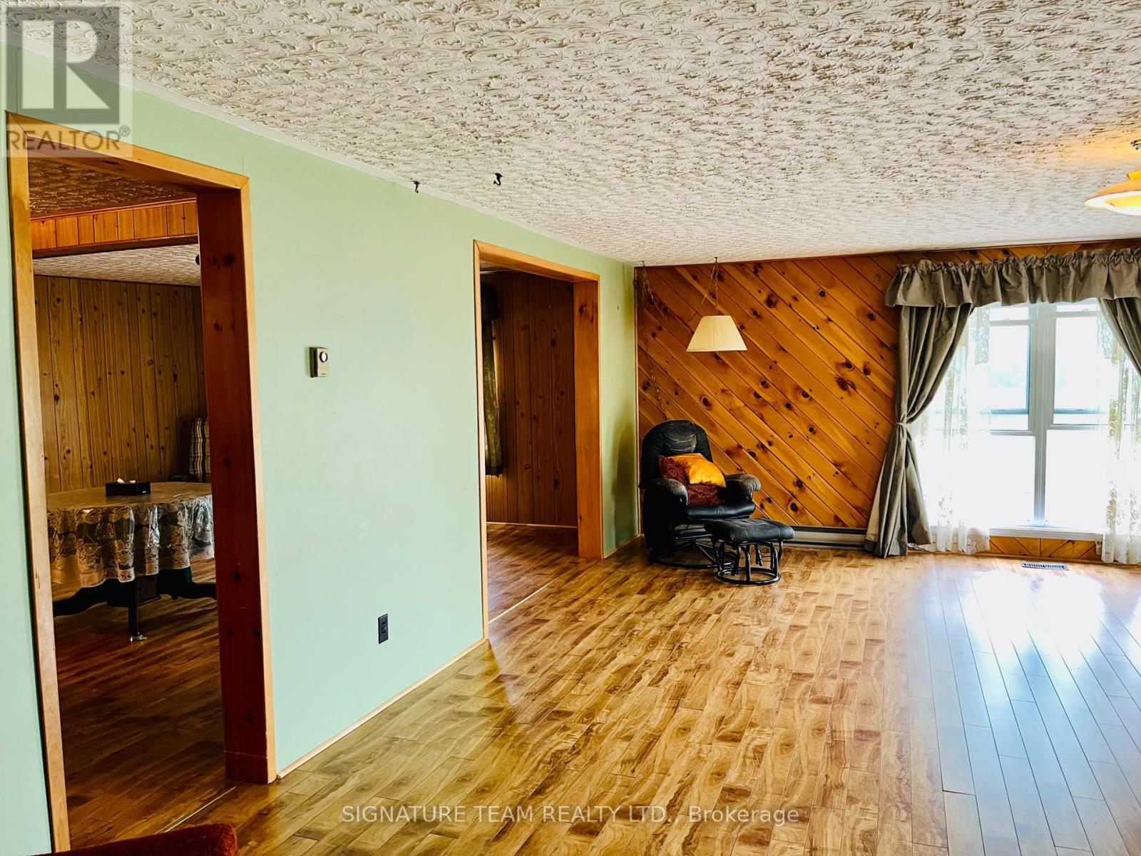 292 Bonnechere Street W Property Photo 16