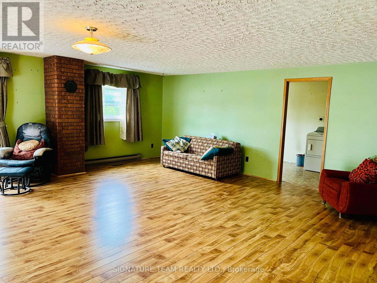 292 Bonnechere Street W Property Photo 17
