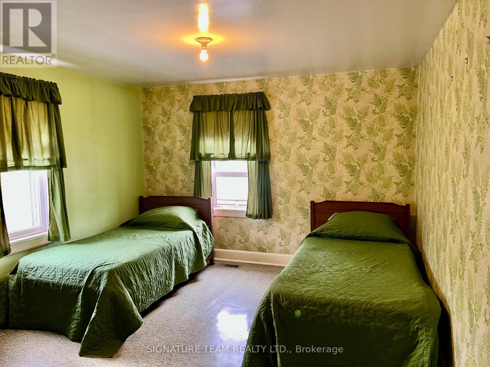 292 Bonnechere Street W Property Photo 19