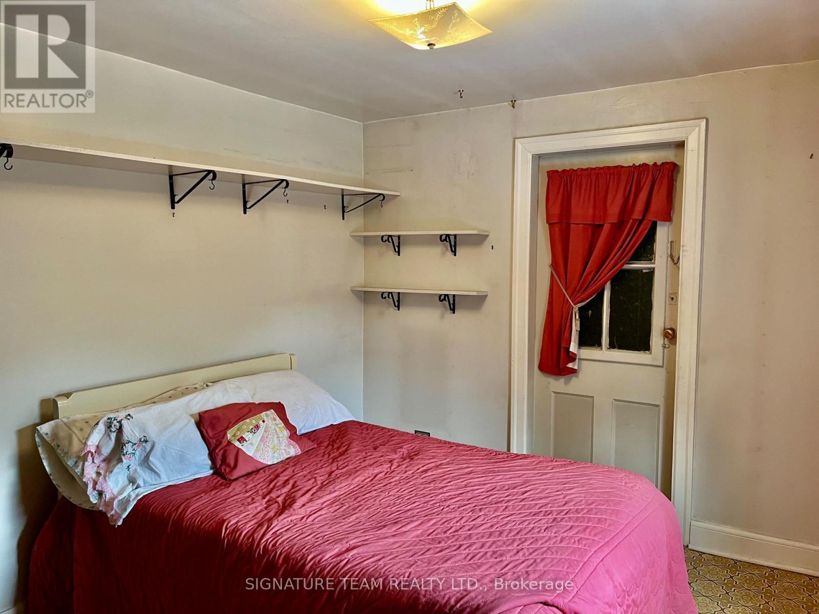 292 Bonnechere Street W Property Photo 20