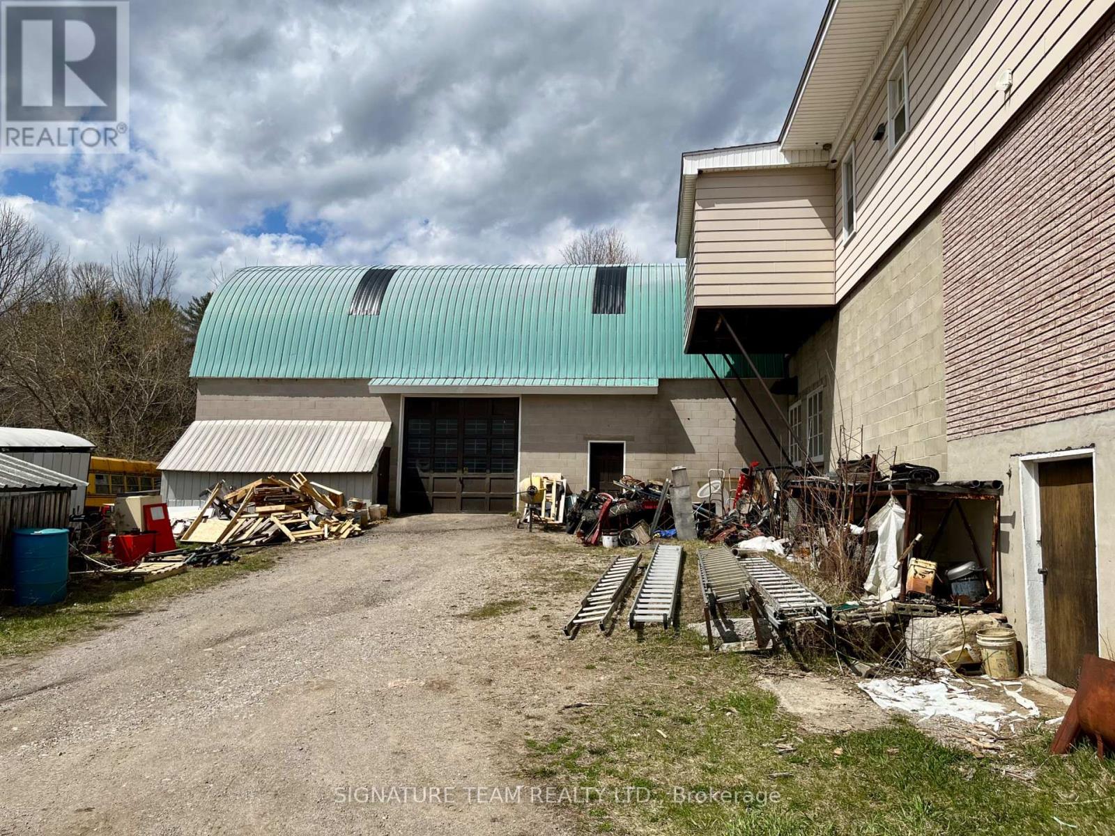 292 Bonnechere Street W Property Photo 38