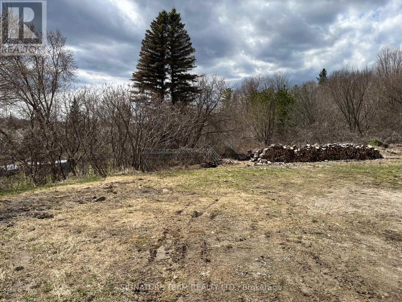 292 Bonnechere Street W Property Photo 39