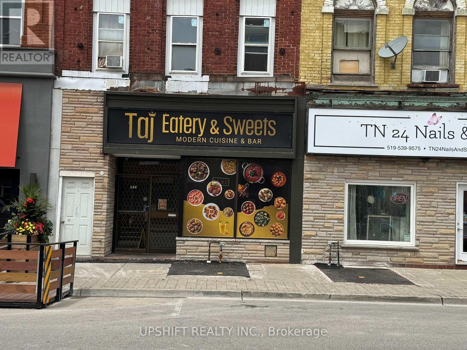 411 Dundas Street Property Photo 2