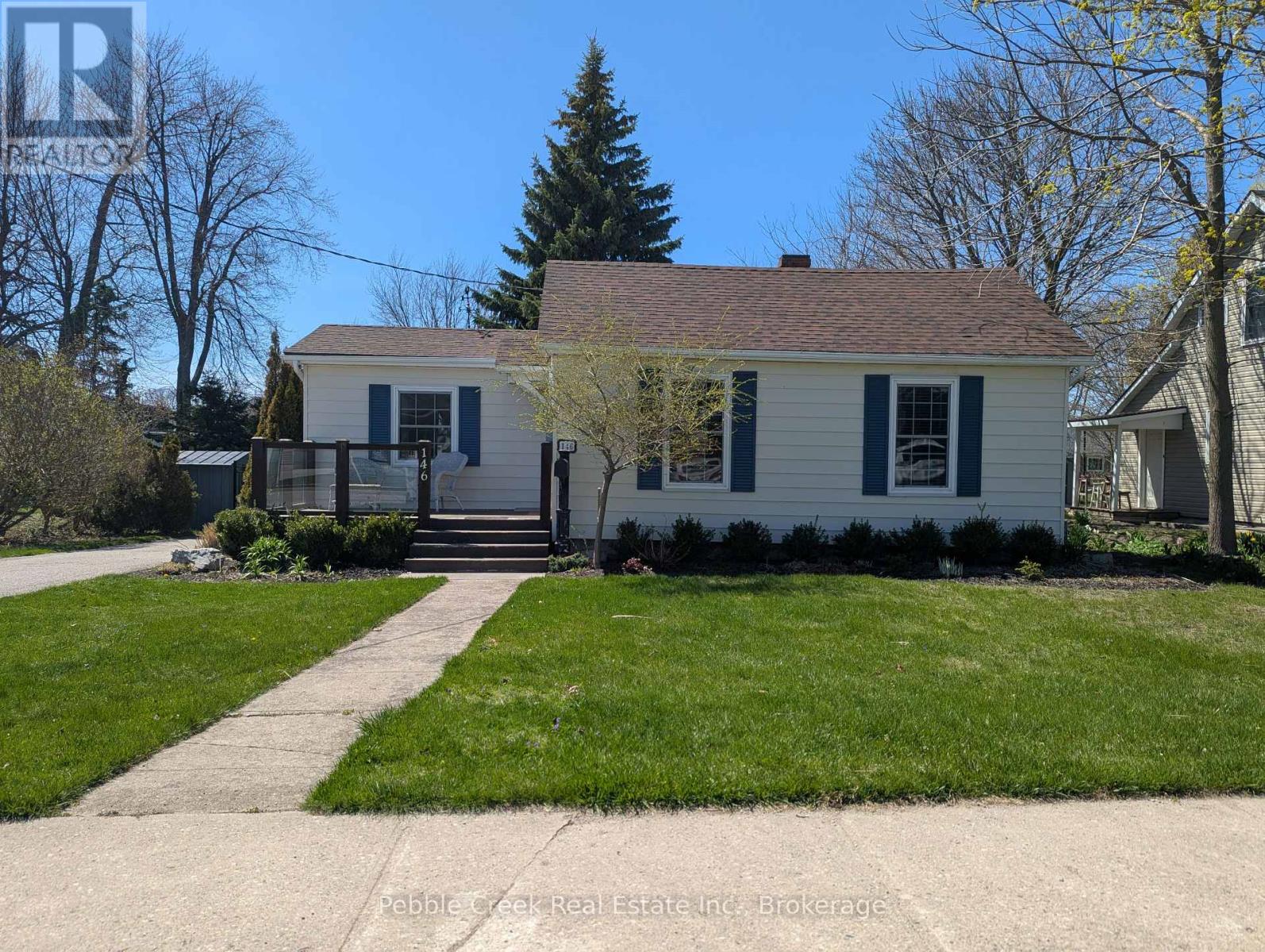 146 Wellington Street S Property Photo 1