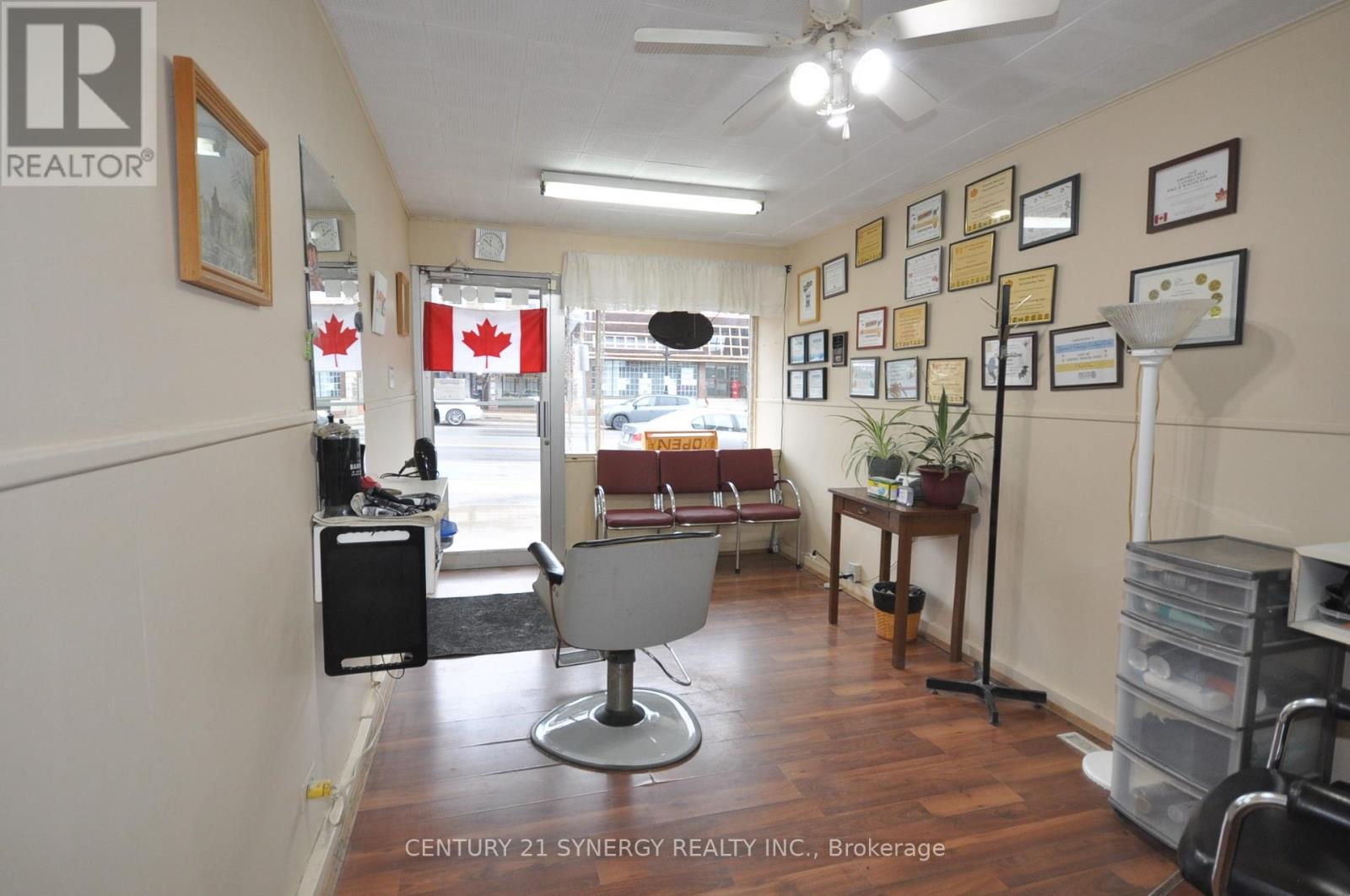 14 Beckwith Street N Property Photo 4