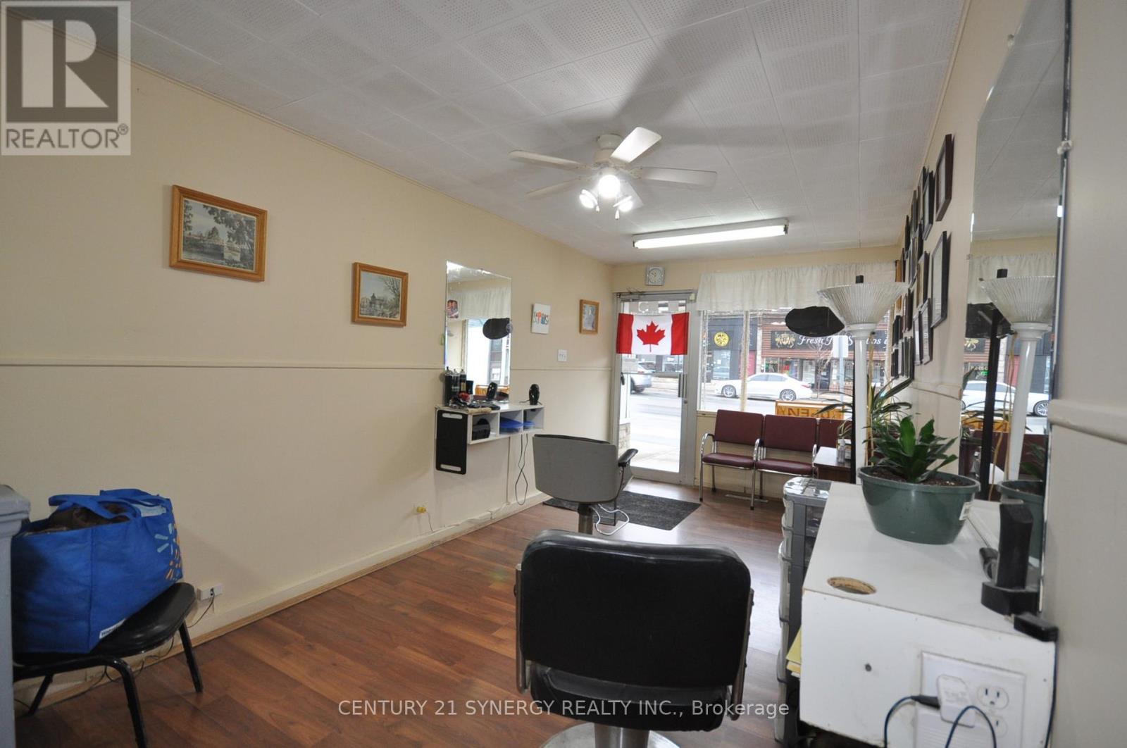 14 Beckwith Street N Property Photo 5