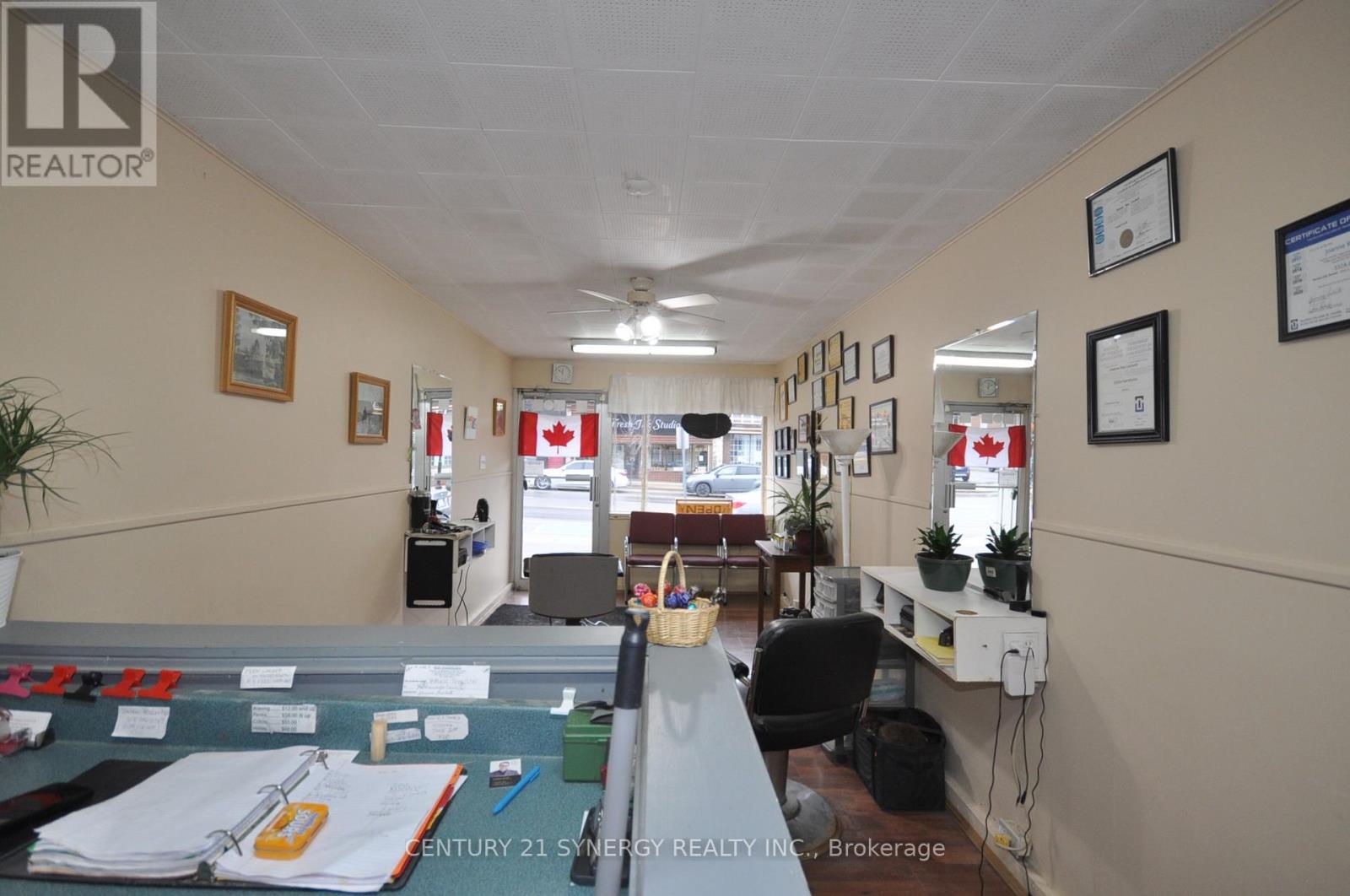 14 Beckwith Street N Property Photo 6