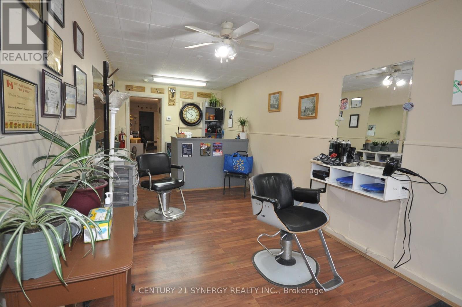 14 Beckwith Street N Property Photo 7